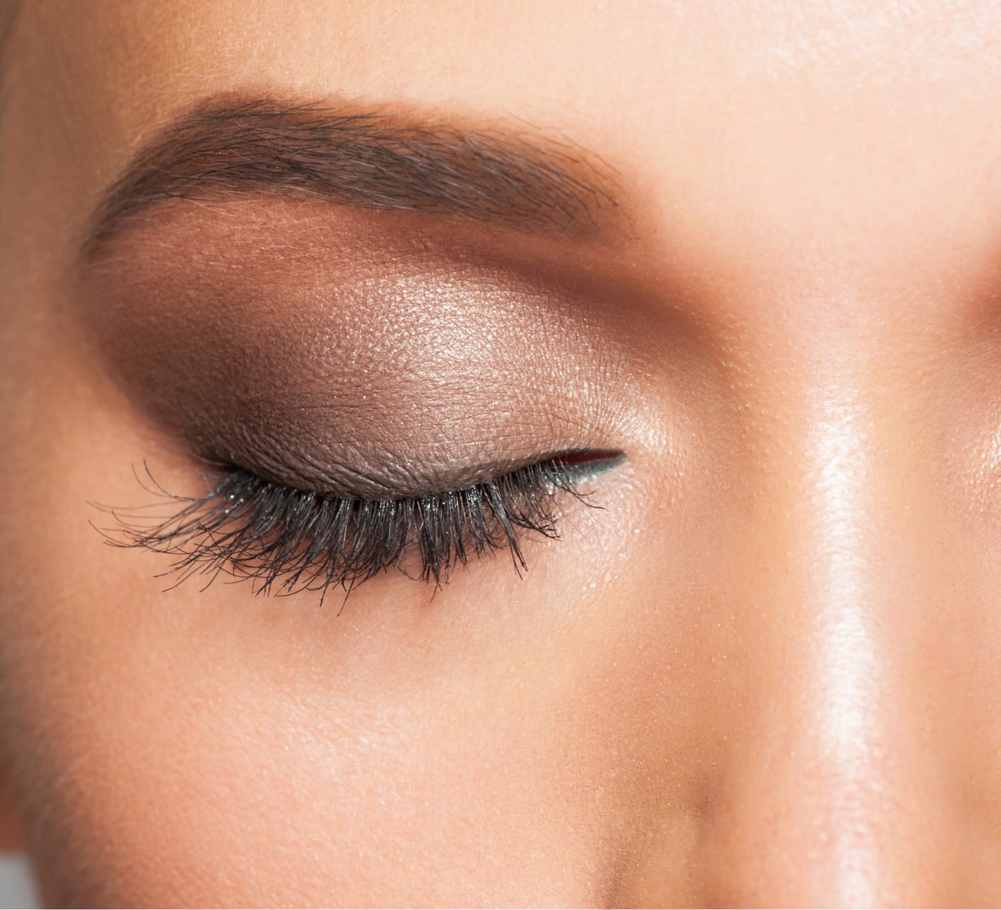 Closeup of a woman's eyelid